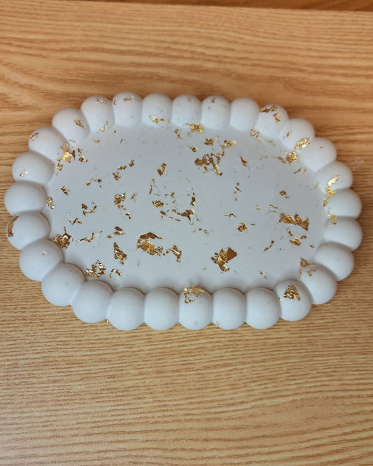 Schmuckschale mit Perlenrand gold