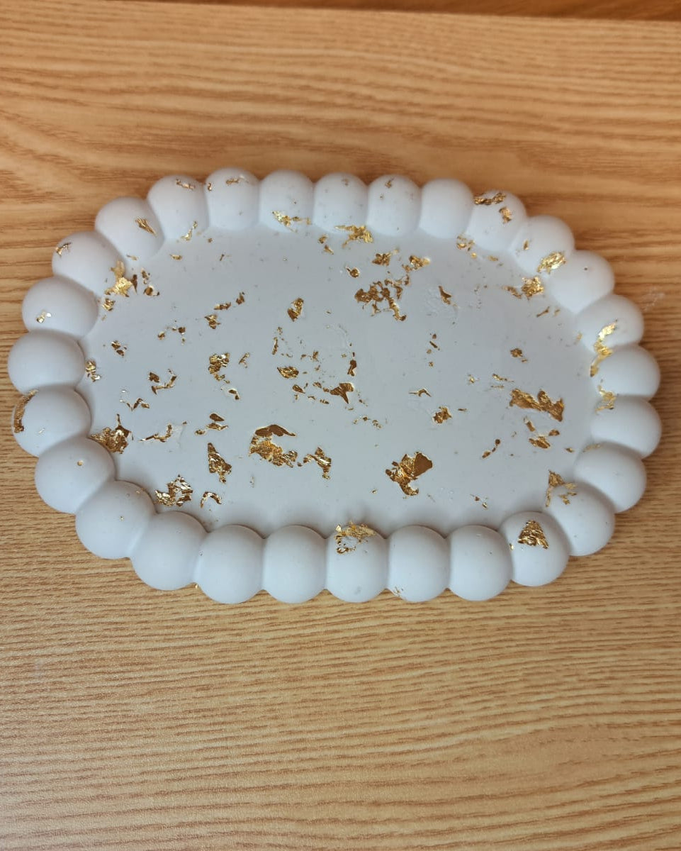 Schmuckschale mit Perlenrand gold