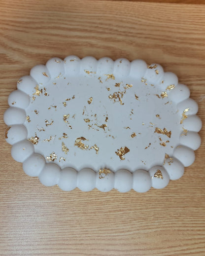 Schmuckschale mit Perlenrand gold