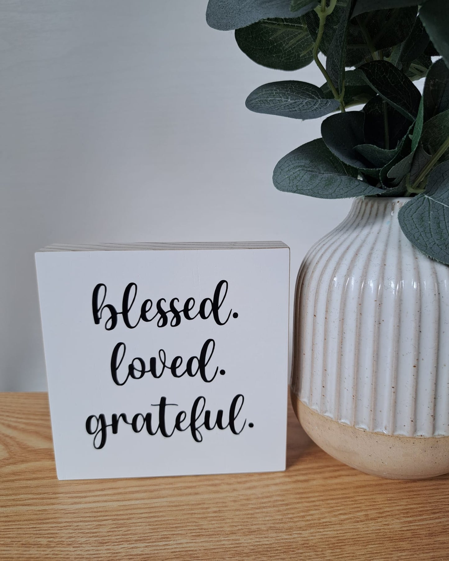 Holzschild blessed. loved.